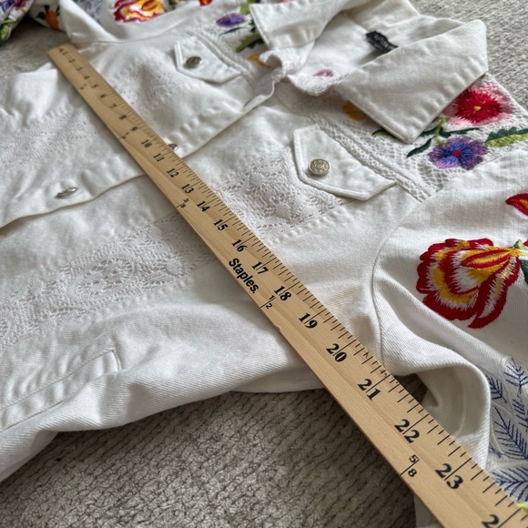Boston Proper White Floral Embroidered Denim Jacket Size M Boho Cottagecore - Picture 7 of 8